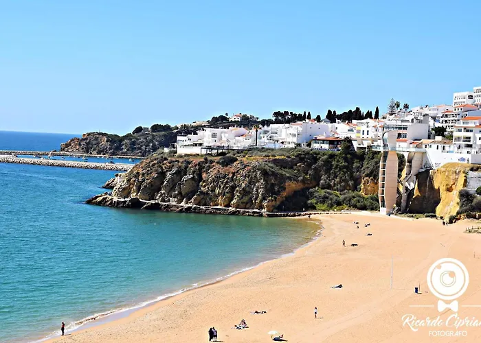 아파트 Espacoso Com Excelente Espaco Exterior 알부페이라